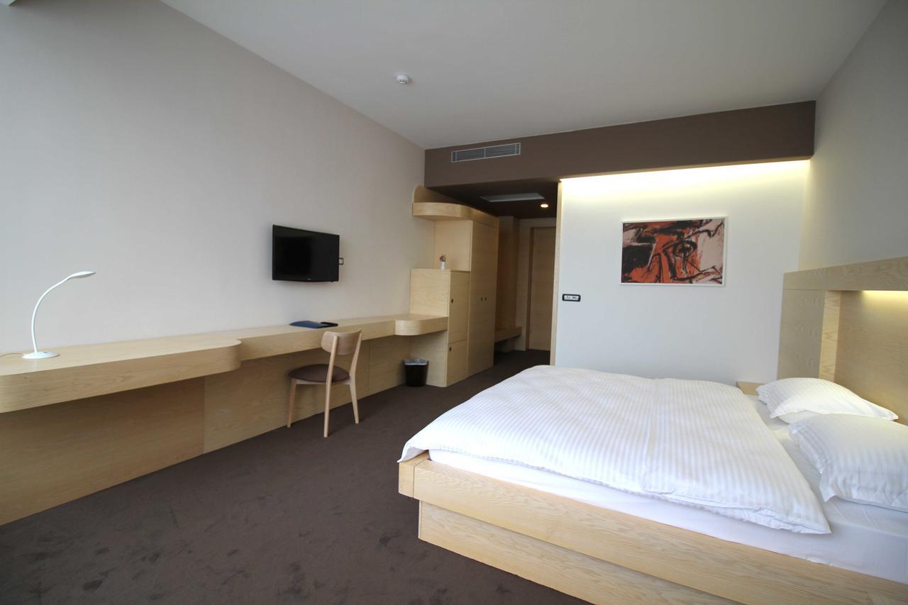 פרישטינה Hotel International Prishtina & Spa מראה חיצוני תמונה