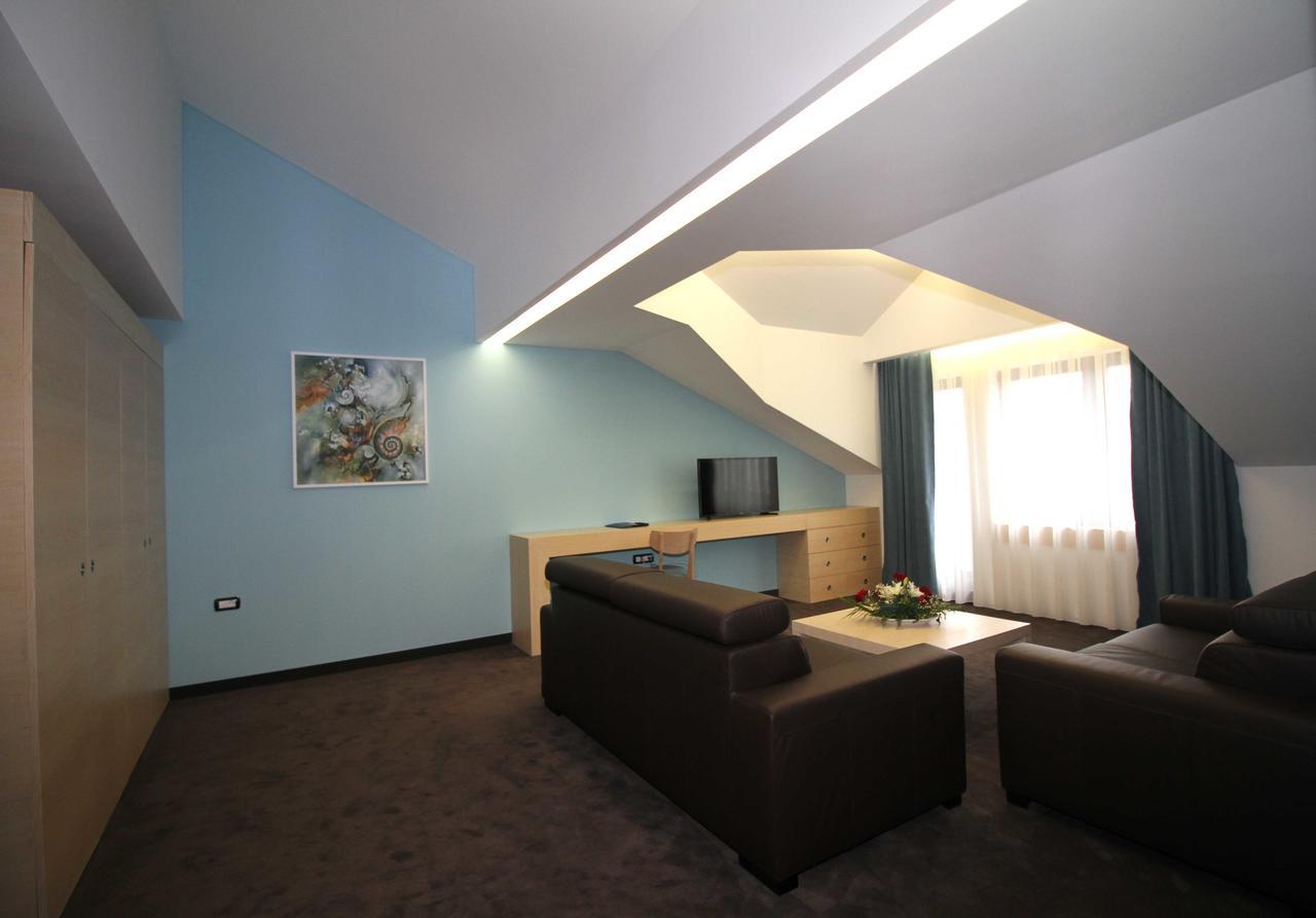 פרישטינה Hotel International Prishtina & Spa מראה חיצוני תמונה