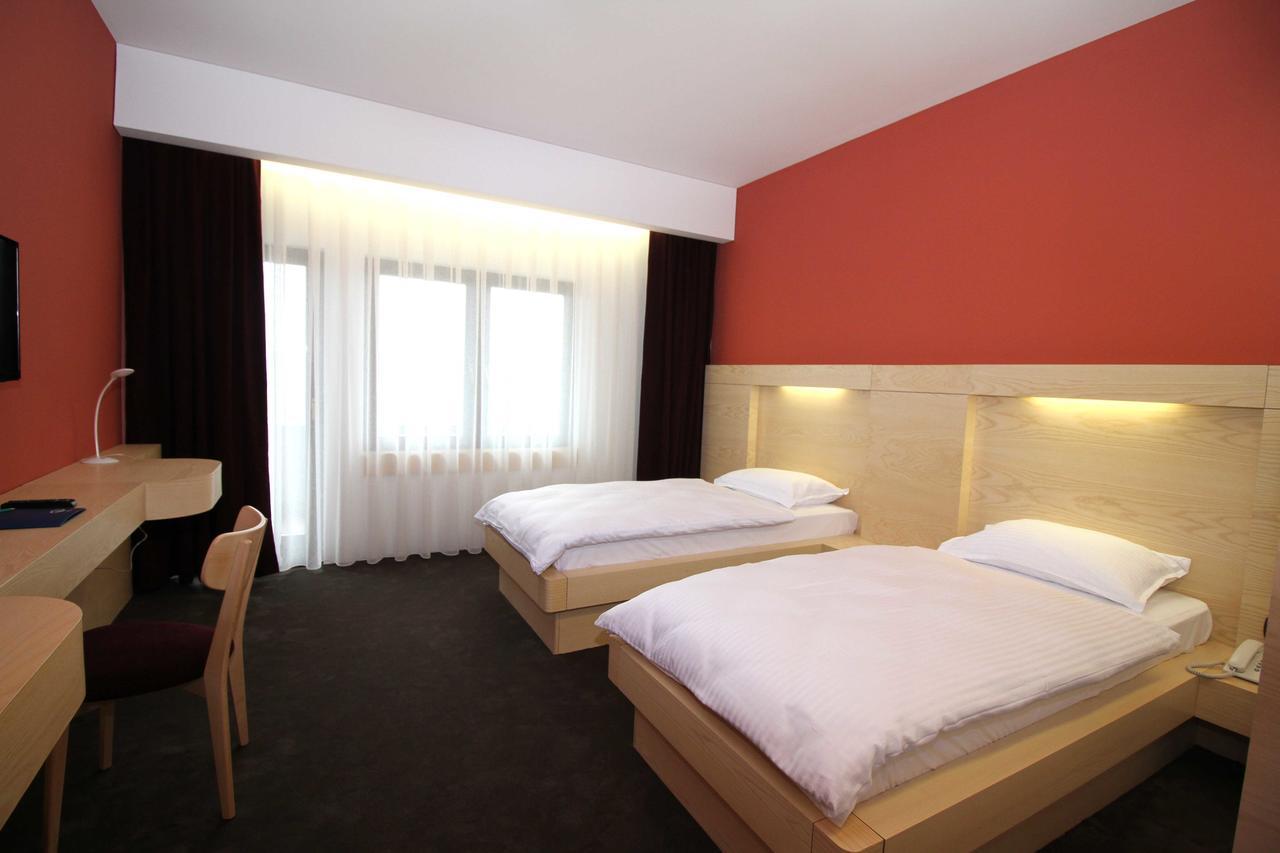 פרישטינה Hotel International Prishtina & Spa מראה חיצוני תמונה