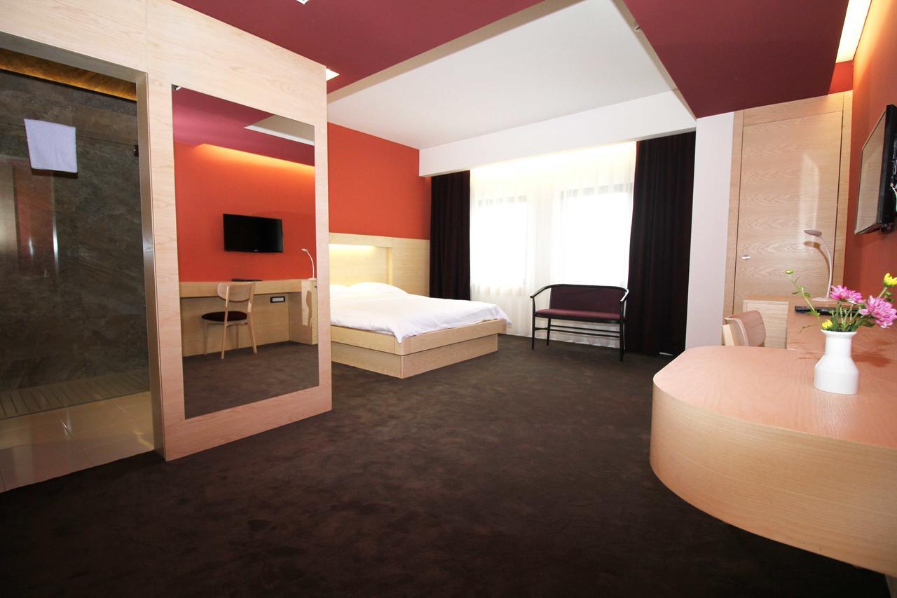 פרישטינה Hotel International Prishtina & Spa מראה חיצוני תמונה