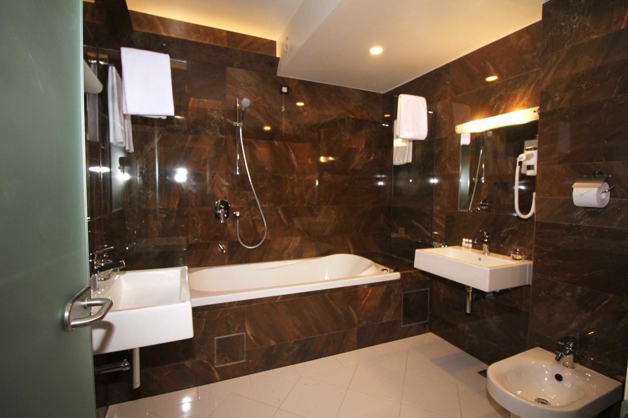 פרישטינה Hotel International Prishtina & Spa מראה חיצוני תמונה