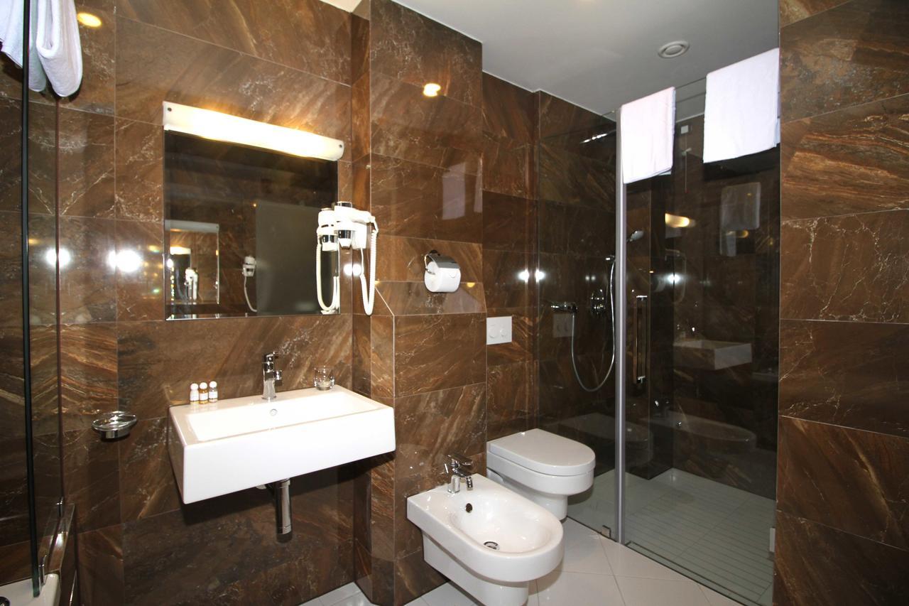 פרישטינה Hotel International Prishtina & Spa מראה חיצוני תמונה