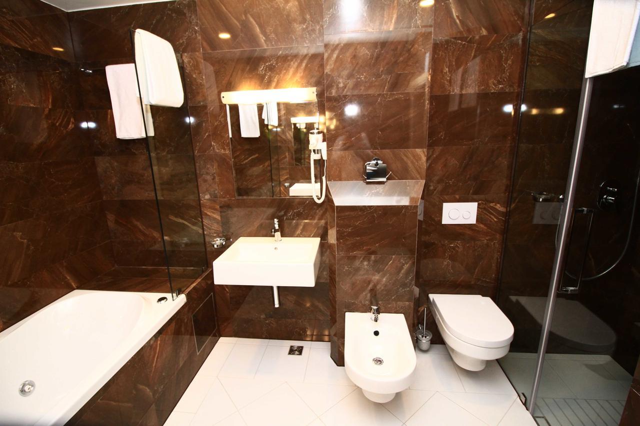 פרישטינה Hotel International Prishtina & Spa מראה חיצוני תמונה