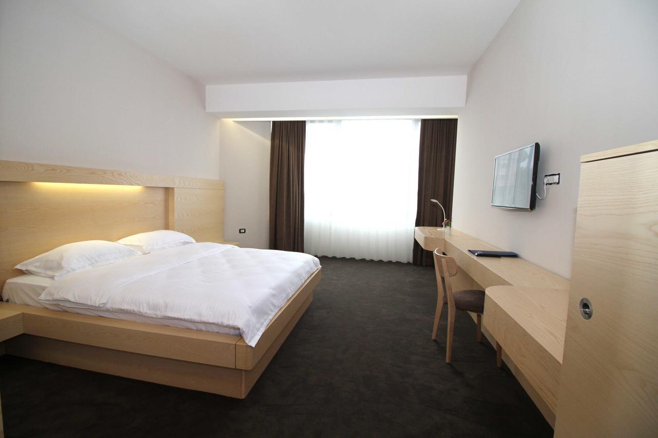 פרישטינה Hotel International Prishtina & Spa מראה חיצוני תמונה