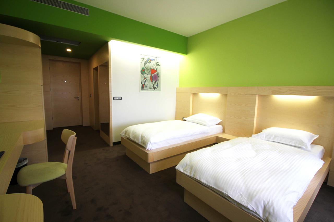 פרישטינה Hotel International Prishtina & Spa מראה חיצוני תמונה