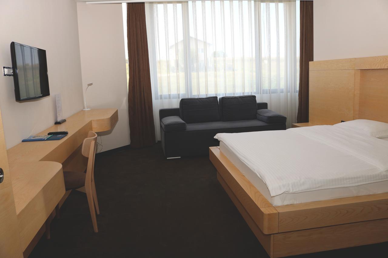 פרישטינה Hotel International Prishtina & Spa מראה חיצוני תמונה