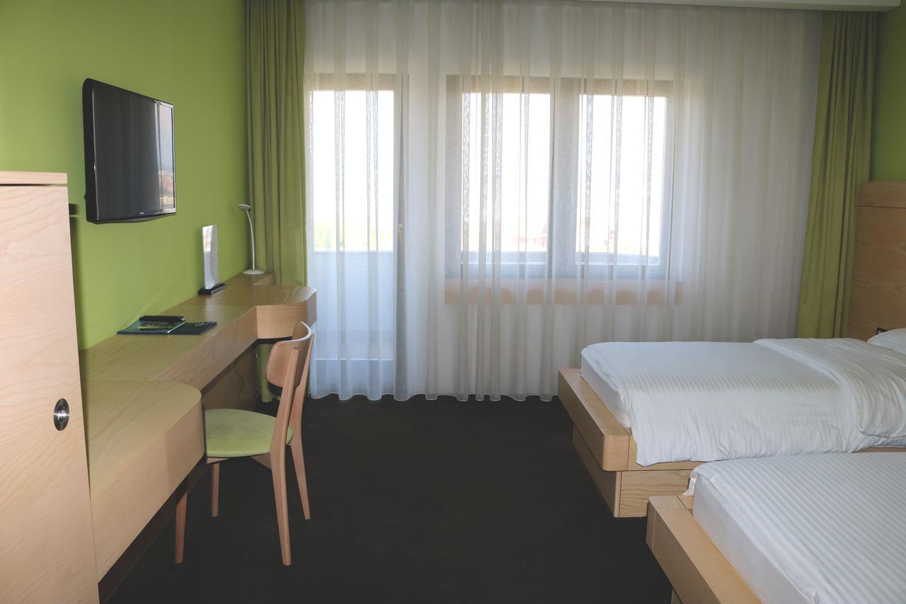 פרישטינה Hotel International Prishtina & Spa מראה חיצוני תמונה