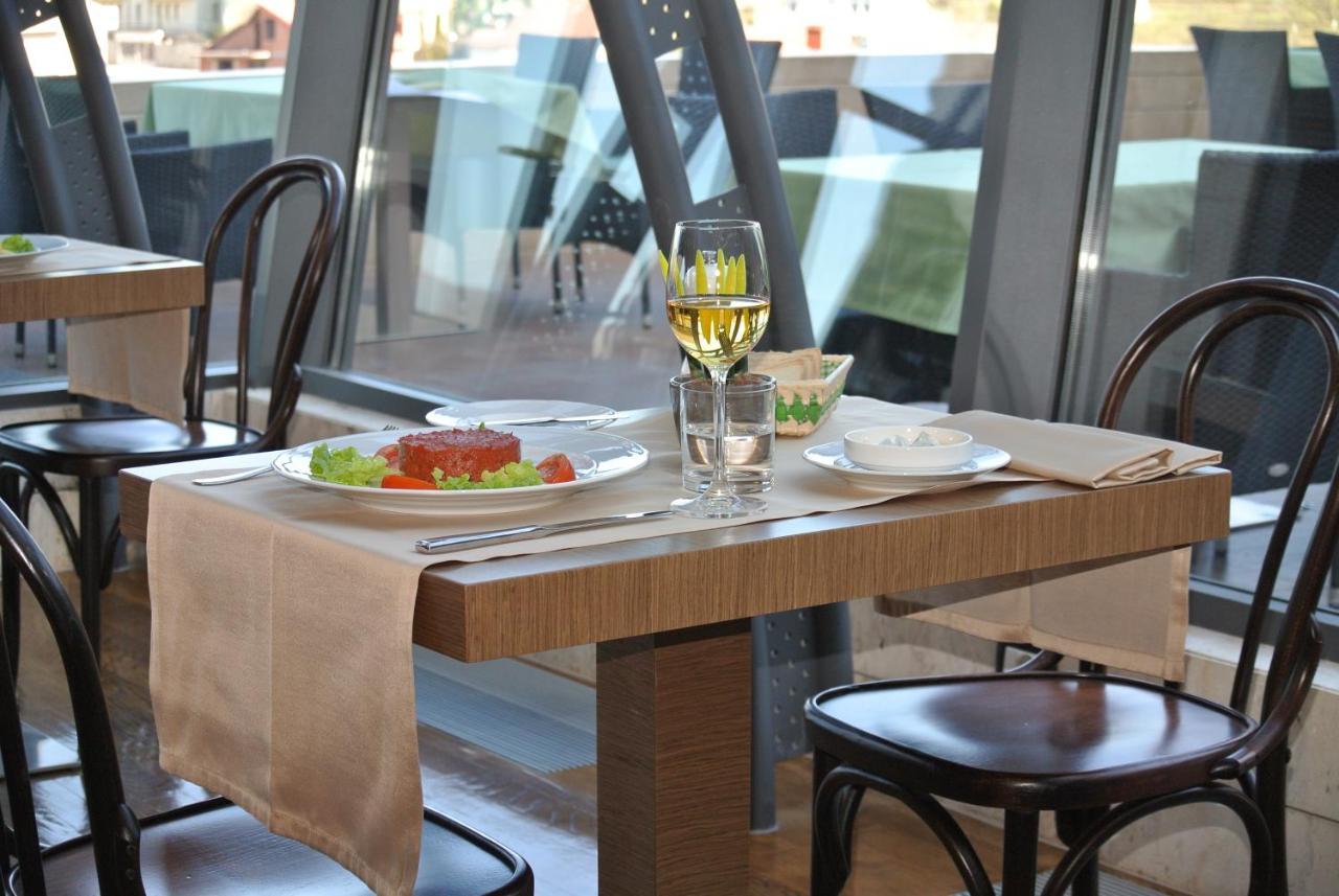 פרישטינה Hotel International Prishtina & Spa מראה חיצוני תמונה