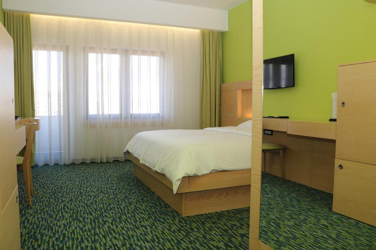 פרישטינה Hotel International Prishtina & Spa מראה חיצוני תמונה